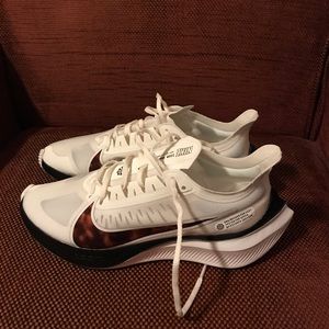 Nike Zoom Gravity running shoes